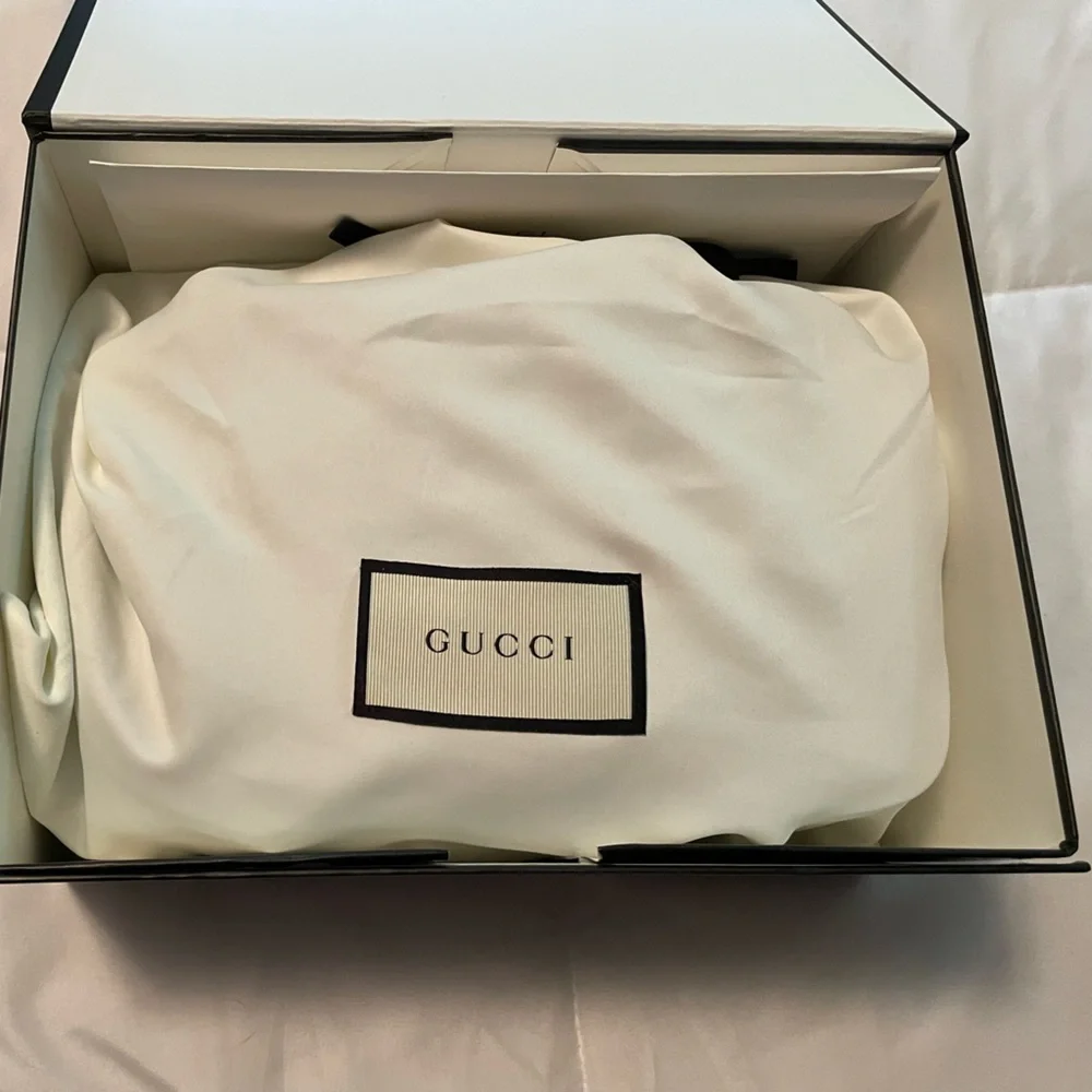 Gucci Soho Disco Crossbody - Picture 6 of 16